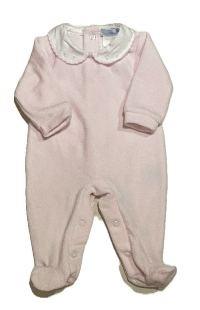 Mameluco tipo velour, con cuello bordado con puntos