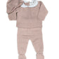 Conjunto de punto tres piezas, con cuello tipo polo